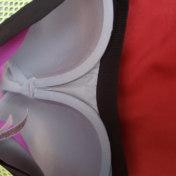 VSX Angel sports bra 36dd with mesh - Picture 5 of 6